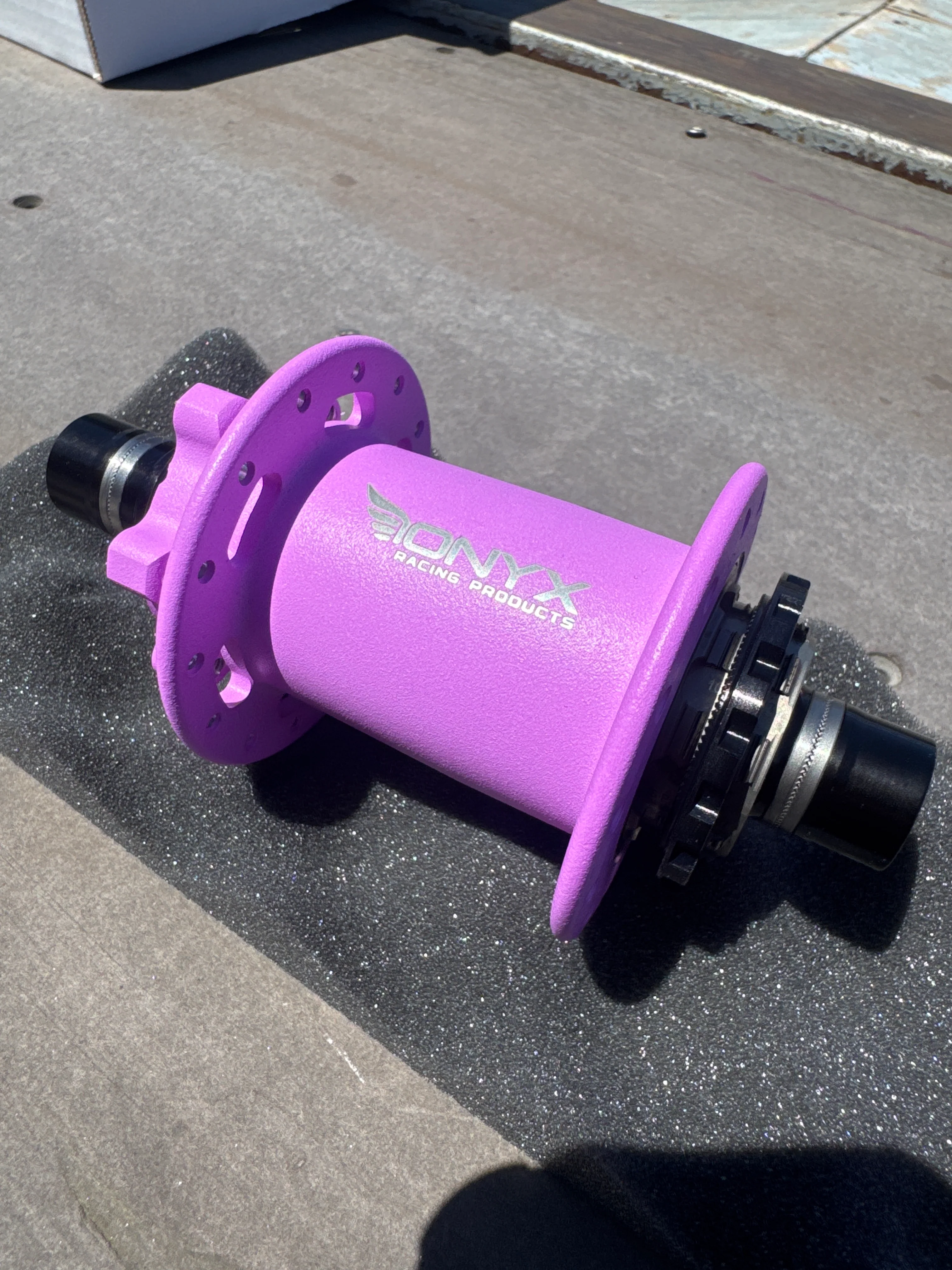 Onyx Hubs Cotm electricfied violet - Image 3